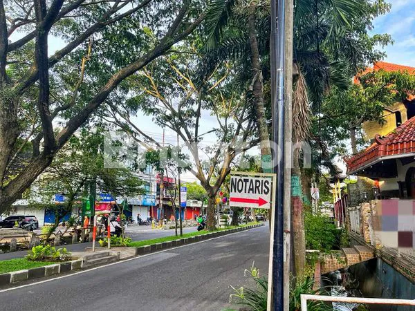 image RUMAH DESAIN ETNIK STRATEGIS 50M SAMPING LIVING PLAZA SAWOJAJAR (4)