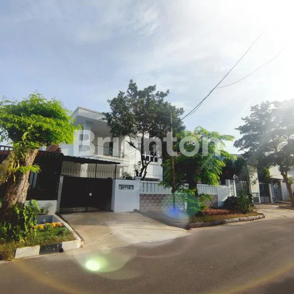 image RUMAH KEBON JERUK JAKARTA BARAT, EKSKLUSIF 3 LANTAI ADA SWIMMING POOL (1)