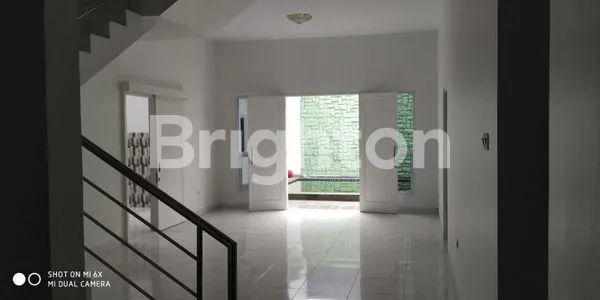 image RUMAH KEBON JERUK JAKARTA BARAT, EKSKLUSIF 3 LANTAI ADA SWIMMING POOL (4)