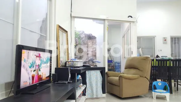 image RUMAH MODERN SIAP HUNI DI TENGAH KOTA (4)