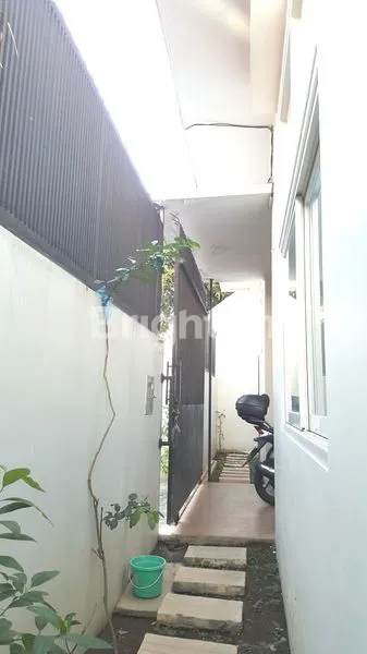 image RUMAH MODERN SIAP HUNI DI TENGAH KOTA (6)