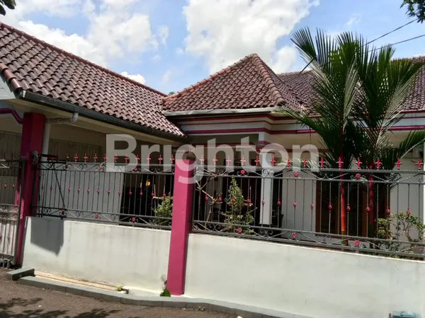 image RUMAH CANTIK DITENGAH  KOMPLEK YANG ASRI (1)