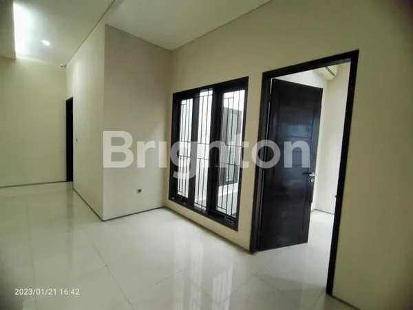 image RUMAH BARU MEWAH DI TENGGILIS UTARA DEKAT UBAYA (5)