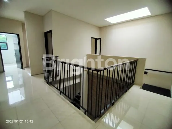image RUMAH BARU MEWAH DI TENGGILIS UTARA DEKAT UBAYA (8)