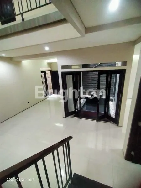 image RUMAH BARU MEWAH DI TENGGILIS UTARA DEKAT UBAYA (7)