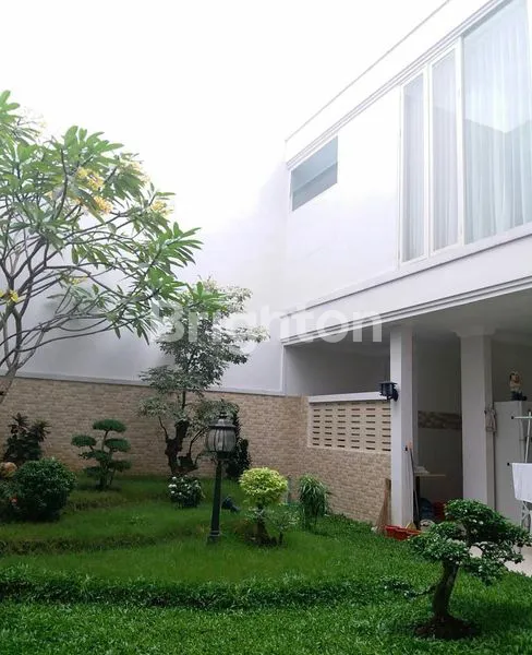 image RUMAH MEWAH LARITZ EMBASSY PAKUWON INDAH SBY BARAT. (3)