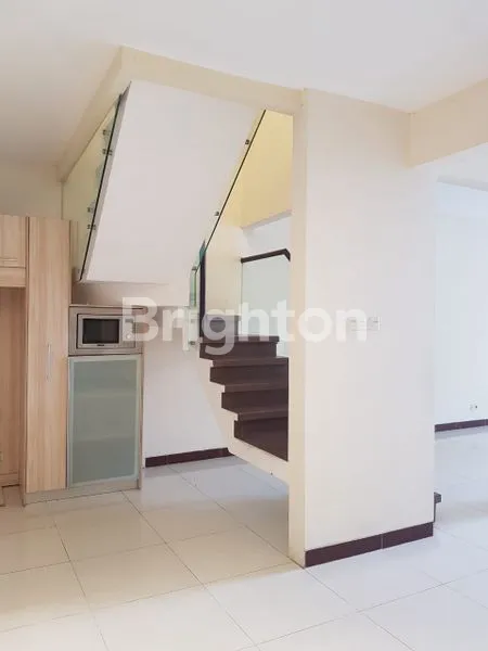 image RUMAH MEWAH DI PERUMAHAN ARAYA (4)