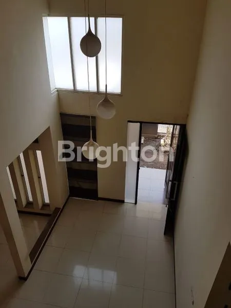 image RUMAH MEWAH DI PERUMAHAN ARAYA (7)