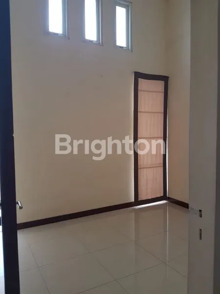 image RUMAH MEWAH DI PERUMAHAN ARAYA (8)