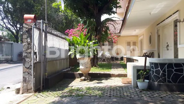 image RUMAH 1½ LANTAI SIAP HUNI DILOKASI YANG STRATEGIS DEKAT PUSAT BISNIS JAKARTA SELATAN (2)