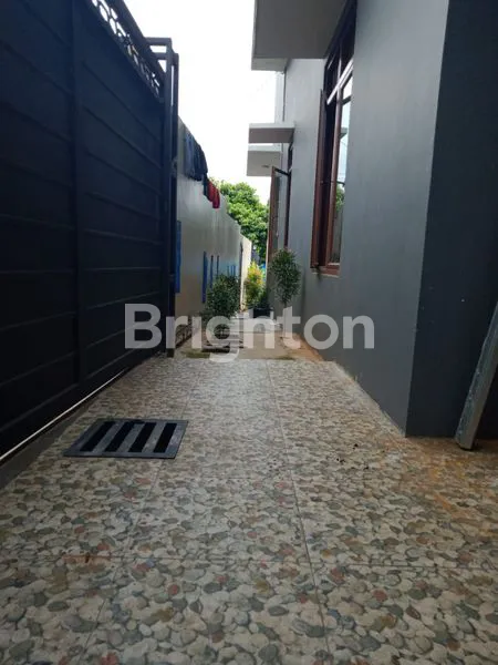 image RUMAH 2 LANTAI SIAP HUNI PINGGIR JALAN COCOK UNTUK USAHA  (5)