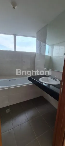 image CONDOMINIUM APARTMENT 3BR GREENBAY PLUIT UNFURNISHED (6)