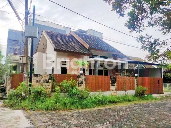 RUMAH HOOK MODERN SIAP HUNI  HARGA NEGO! DI GRIYASHANTA KOTA MALANG