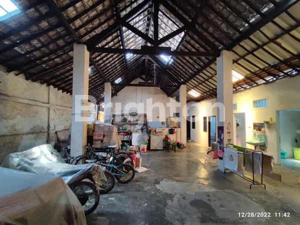 image JUAL CEPAT GUDANG + TANAH BONUS RUMAH + TOKO MOJOSARI TENGAH KOTA (8)