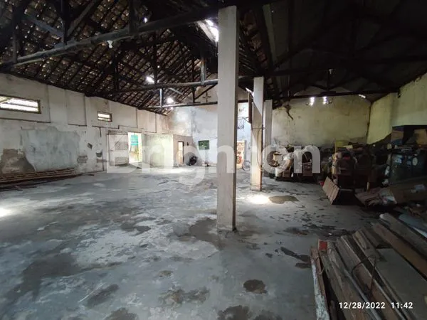 image JUAL CEPAT GUDANG + TANAH BONUS RUMAH + TOKO MOJOSARI TENGAH KOTA (4)