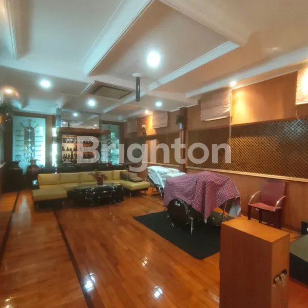 RUMAH MEWAH 2,5 LT MAIN ROAD TERUSAN JL. JAKARTA BANDUNG