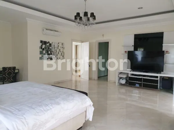 image RUMAH MEWAH DI TAMAN GOLF LIPPO KARAWACI TANGERANG (7)