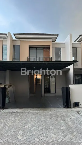 image RUMAH 2 LANTAI MINIMALIS SIAP HUNI PONDOK TJANDRA DEKAT RAYA MERR (1)