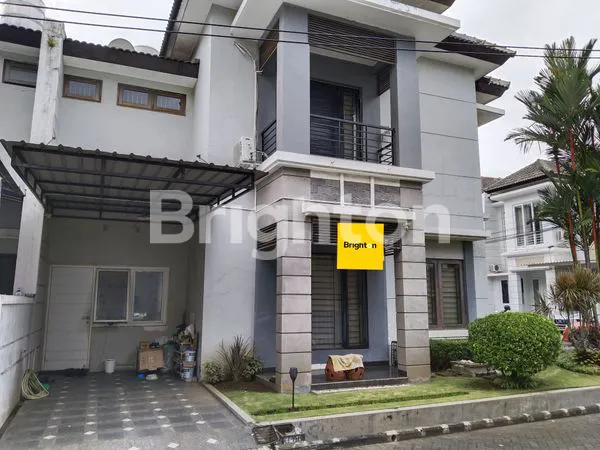 image RUMAH TINGGAL HOOK SIAP HUNI 2 LT DI HANS REGENCY SURABAYA DEKAT MERR (2)