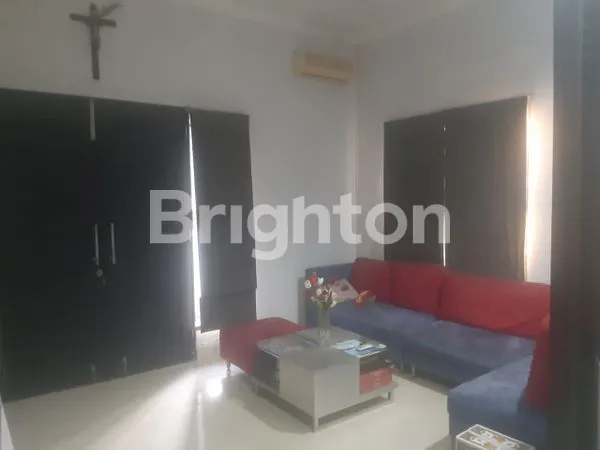 image RUMAH TINGGAL HOOK SIAP HUNI 2 LT DI HANS REGENCY SURABAYA DEKAT MERR (6)