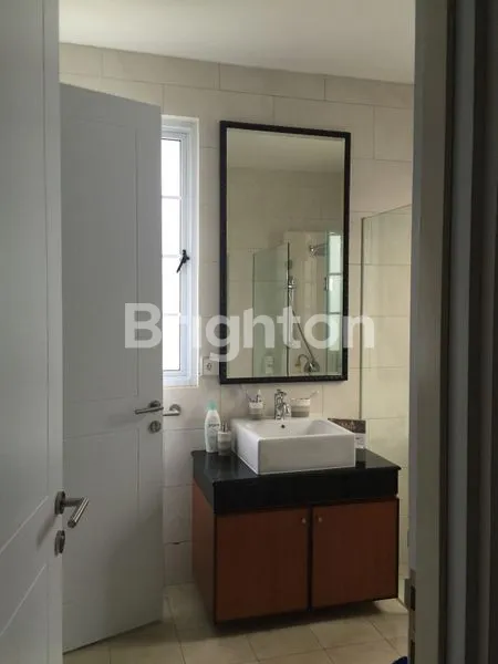 image RUMAH MEWAH FULLY FURNISH WITH SWIMMING POOL DI DE MAJA BSD TANGERANG SELATAN (8)