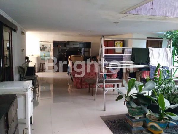 image RUMAH LUAS 1 LANTAI DEKAT DENGAN PUSAT KOTA DAN KAMPUS WM DI BLAMBANGAN (2)