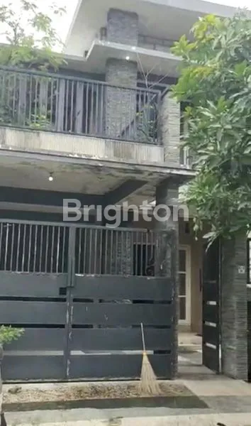 image RUMAH 2 LANTAI TERAWAT DI LINGKUNGAN NYAMAN STRATEGIS DEKAT KOTA & EXIT TOLL SIDOARJO TAMAN PINANG INDAH (1)