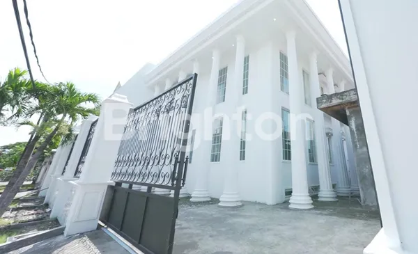 image RUMAH AMERICAN CLASSIC GAYUNGSARI BARAT (2)