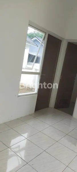 image RUMAH BARU GRESS  MINIMALIS , BLOM PERNAH DI TEMPAT TINGGAL DI DAERAH BSB VILLAGE . AURONA SPRING PERUMAHAN TENANG, KEAMANAN 24 JAM ( ONE GATE SISTEM)  COCOK UTK KELUAGA KECIL .DKT DGN  FASILITAS KOLAM RENANG (4)