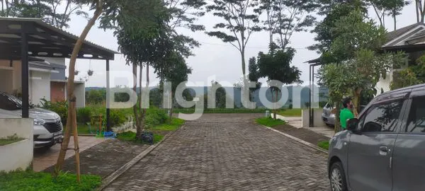 image RUMAH BARU GRESS  MINIMALIS , BLOM PERNAH DI TEMPAT TINGGAL DI DAERAH BSB VILLAGE . AURONA SPRING PERUMAHAN TENANG, KEAMANAN 24 JAM ( ONE GATE SISTEM)  COCOK UTK KELUAGA KECIL .DKT DGN  FASILITAS KOLAM RENANG (7)