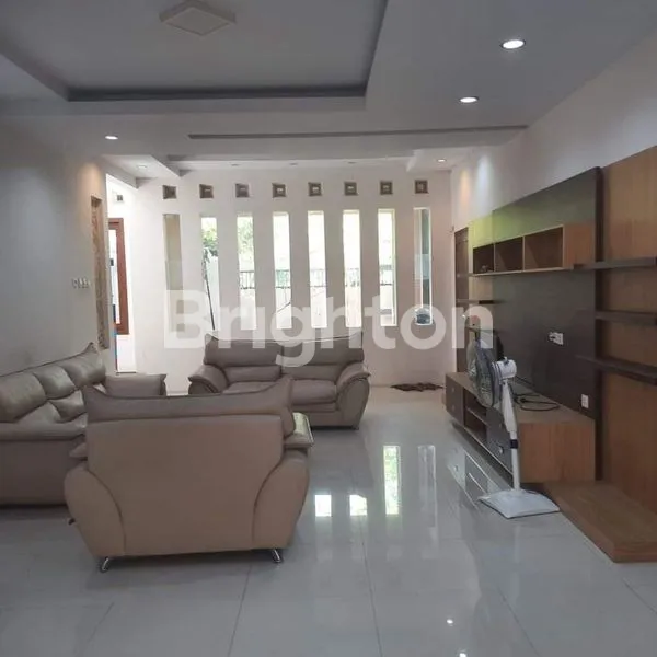 image RUMAH MEWAH DI LINGKUNGAN ASRI BANYUANYAR KOTA SOLO (2)