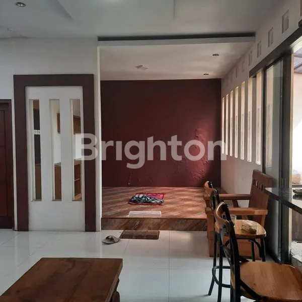 image RUMAH MEWAH DI LINGKUNGAN ASRI BANYUANYAR KOTA SOLO (4)