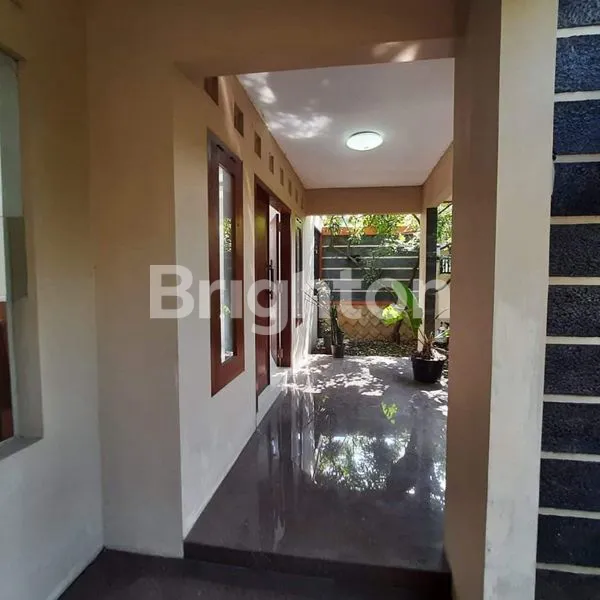 image RUMAH MEWAH DI LINGKUNGAN ASRI BANYUANYAR KOTA SOLO (5)