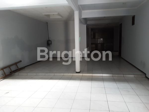 RUMAH DI PINGGIR JALAN KEBON KOPI CIMAHI.