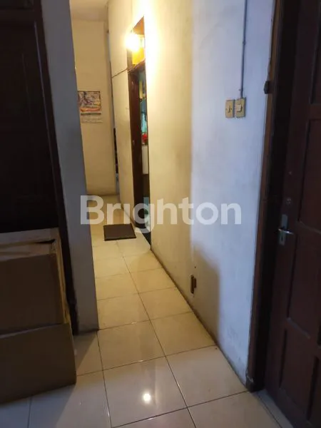 image RUMAH 2 LANTAI TERLETAK DI STRATEGIS TAMBAKSARI SURABAYA (1)