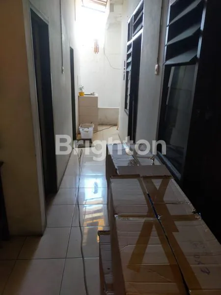 image RUMAH 2 LANTAI TERLETAK DI STRATEGIS TAMBAKSARI SURABAYA (2)