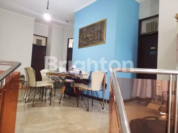 image RUMAH MEWAH INTERKON KEBON JERUK, LT 240M² (4)