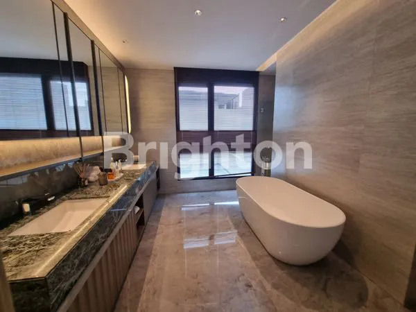 image RUMAH MEWAH DI KAWASAN ELIT NAVAPARK T15, CLUSTER LAYTON BSD CITY TANGERANG (3)