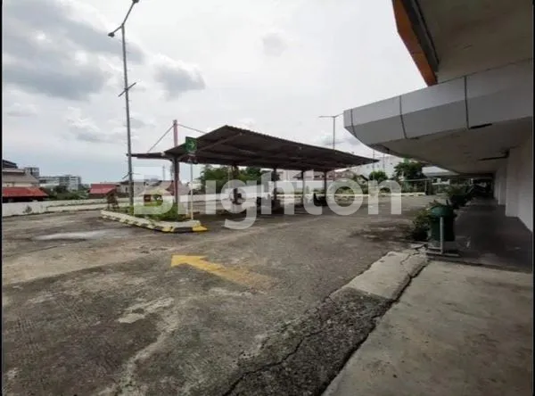 image GEDUNG STRATEGIES DIPINGGIR JALAN DAN BEKAS MALL GIANT (3)