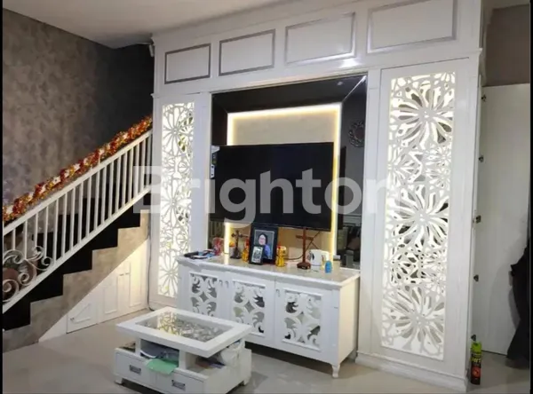 image RUMAH 2 LANTAI FULL FURNISH SIAP HUNI DI SUTOREJO TIMUR (2)