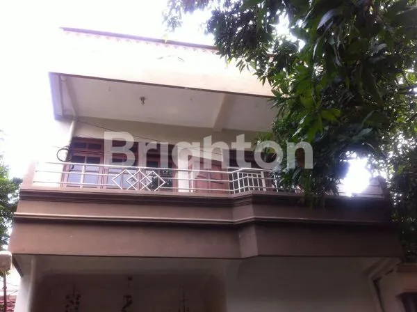 image RUMAH LAMONGAN 3 LANTAI (7)