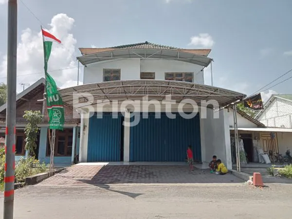 RUMAH DAN TOKO PARKIR LUAS DI KUDU JOMBANG