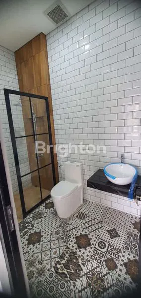 image RUMAH 2 LANTAI ELEGAN DI KAWASAN SENTUL CITY (4)