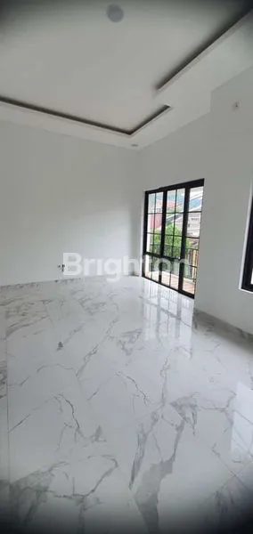 image RUMAH 2 LANTAI ELEGAN DI KAWASAN SENTUL CITY (6)