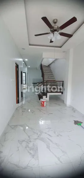 image RUMAH 2 LANTAI ELEGAN DI KAWASAN SENTUL CITY (2)