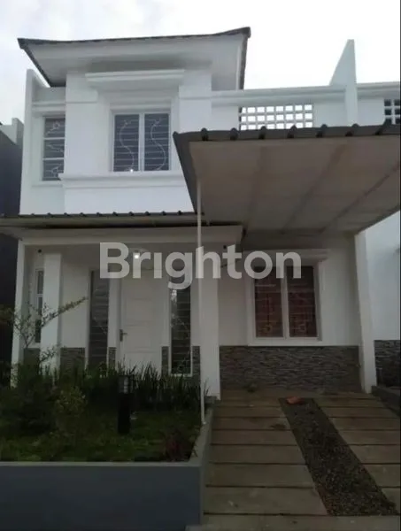 RUMAH 2 LANTAI TERAWAT NYAMAN SIAP HUNI SEMI FURNISHED