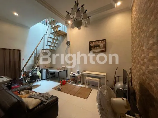 image RUMAH DUA LANTAI BUMI SEMPAJA SAMARINDA (6)