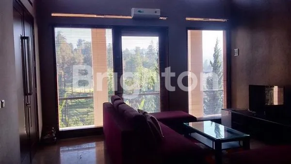 image RUMAH CANTIK JARANG ADA VIEW LAP GOLF DI CIGADUNG ASRI, BANDUNG (5)