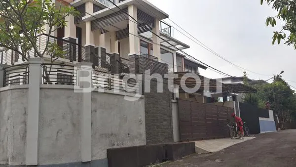 image RUMAH CANTIK JARANG ADA VIEW LAP GOLF DI CIGADUNG ASRI, BANDUNG (6)