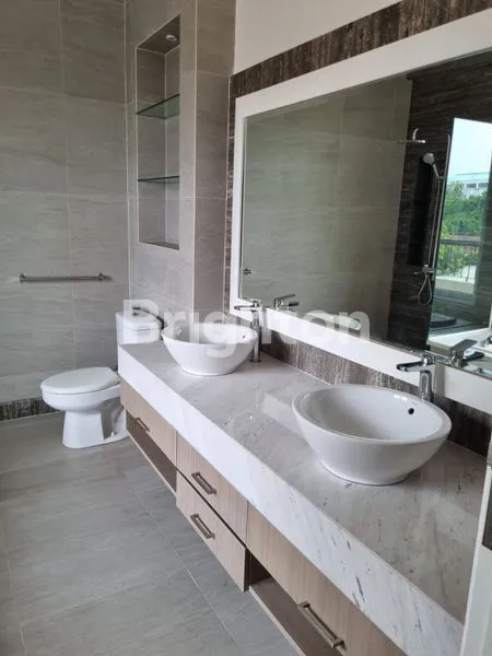 image RUMAH DI KEMANG SELATAN (1)